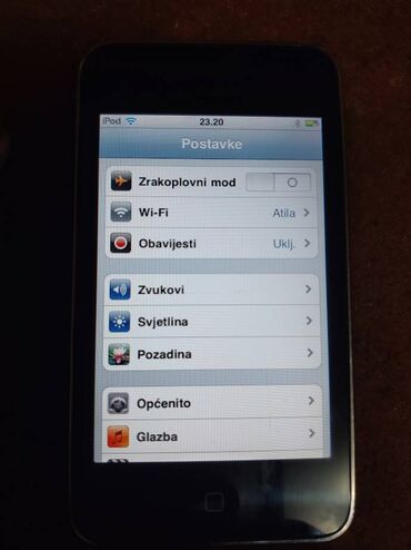 IPod i MP3-plejeri: Odlicno ocuvan i provereno ispravan Apple iPod Touch 8GB Baterija — 4