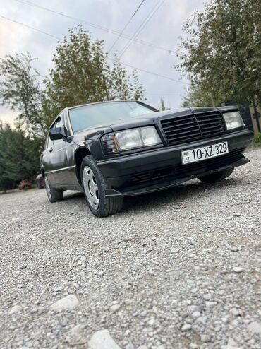 диски на бм39: Mercedes-Benz W201 (190) sedan – qara rəngdə, klassik kuzov