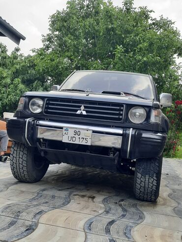 zapı maşınları: Mitsubishi Pajero: 2.8 л | 1994 г. | 255000 км Внедорожник