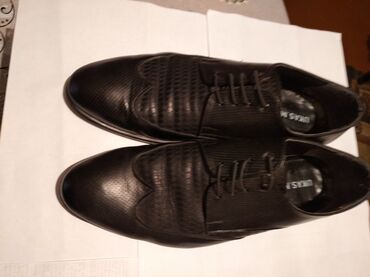 Туфли: İtaliya istehsalı,UKAS MEN firmasının brend ayaqqabısı ayağıma