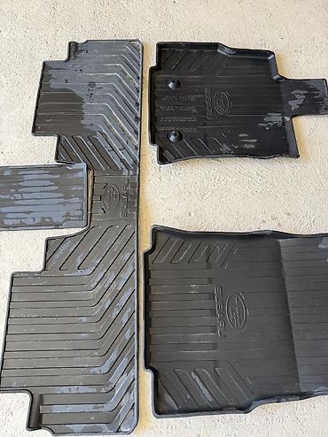 резиновые: Комплект всесезонных ковриков для салона автомобиля Subaru Ascent 2019 — 3
