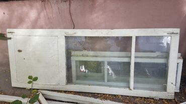 куда можно отдать ненужные вещи: Отдам даром. 2 деревянных окна и дверь со стеклами. Самовывоз