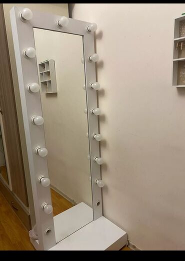 Mətbəx mebeli: Ağ rəngdə olan mətbəx mebeli dəsti. Qaz plitəsi və aspirator üçün — 30