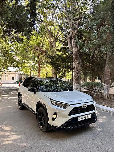 raf satilir: Toyota RAV4, ağ gövdə/qaranlıq (qara) dam və detallarla. Dinamik və — 7