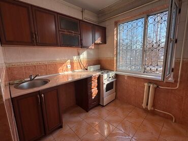 one room apartment: 2 комнаты, 43 м², 104 серия, 1 этаж, Старый ремонт