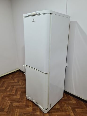Холодильники: Холодильник Indesit, Б/у, Двухкамерный, De frost (капельный), 60 * 170 * 60