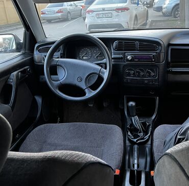Volkswagen: Volkswagen Vento: 1993 г., 2 л, Механика, Бензин, Седан — 7