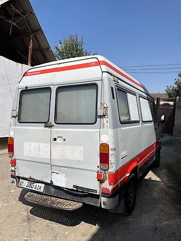 обшивки на спринтер: Mercedes-Benz T1: 1994 г., 2.4 л, Механика, Дизель, Фургон — 4