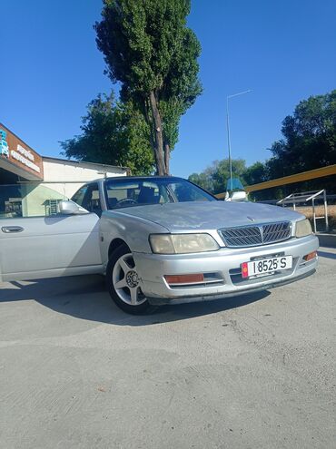 машина в караколе: Nissan Laurel: 1998 г., 2.5 л, Автоматические, Бензин, Хэтчбэк