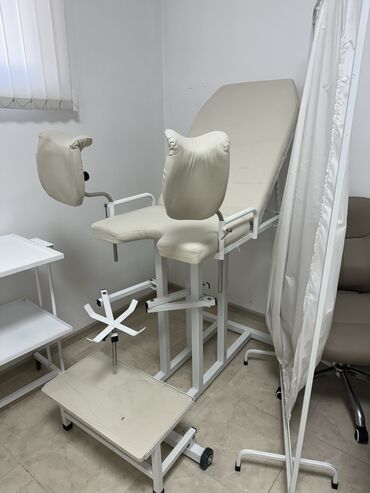 Медицинская мебель: Продается б/у гинекологическое кресло в отличном состоянии. Самовывоз