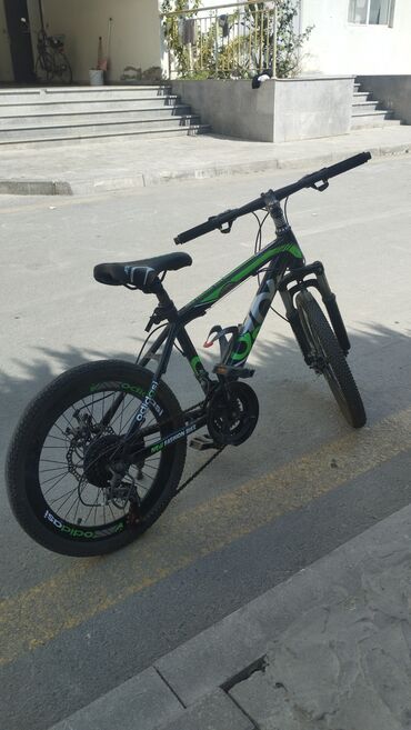 Uşaq velosipedləri: İşlənmiş Dörd təkərli Uşaq velosipedi Adidas, 20", sürətlərin sayı: 8