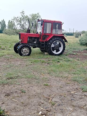 opel mühərriki: Qırmızı rəngli tək kabinəli kənd təsərrüfatı traktoru. Texniki — 1