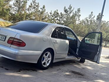 Mercedes-Benz: Mercedes-Benz E-Class: 2 l | 2000 il Sedan — 3