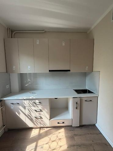 105: 4 комнаты, 82 м², 5 мкр 3 этаж — 8