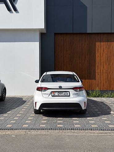 белорус 82 1: Toyota Corolla: 2023 г., 1.8 л, Гибрид, Седан — 5
