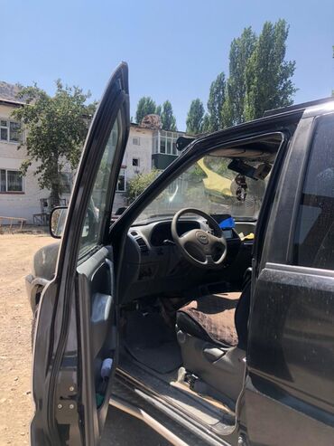 Nissan: Nissan Terrano: 1995 г., 2.4 л, Механика, Бензин, Внедорожник — 1