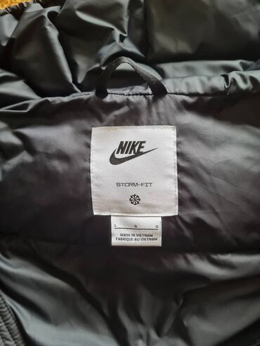 Куртки: Мужская куртка, L (EU 40), Nike, Б/у, цвет - Черный, Самовывоз
