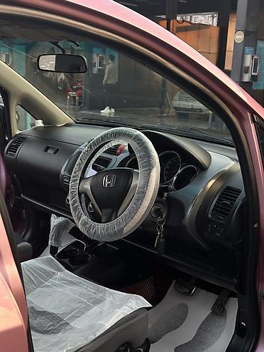 Honda: Honda Fit: 2002 г., 1.3 л, Вариатор, Бензин, Хэтчбэк — 9