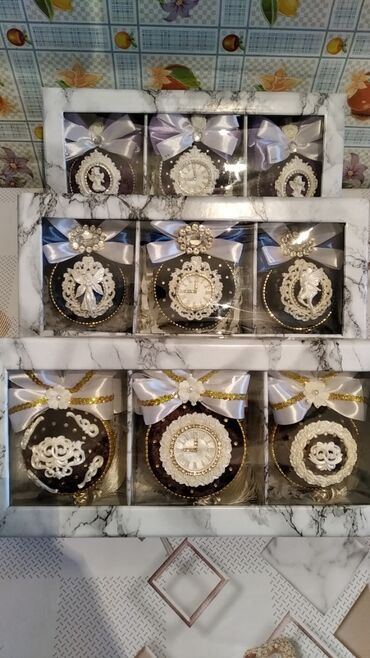 Ёлочные шары и украшения: Пластиковые шары, бархот мраморный,лепнина,стразы — 12