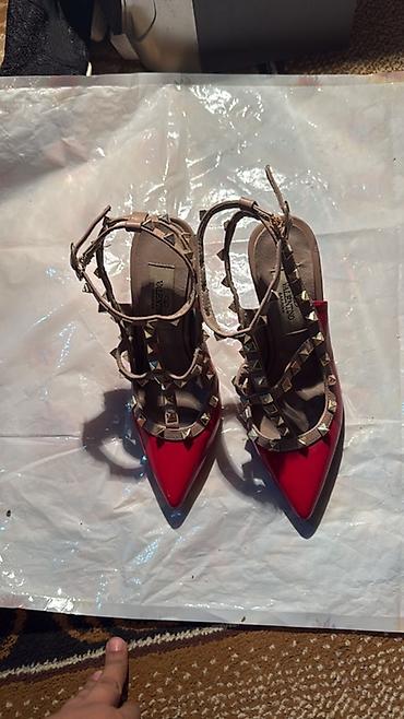 Босоножки, сандалии, шлепанцы: Женская обувь — два варианта. 1) Сандалии с декором - Размеры: 37 и — 5