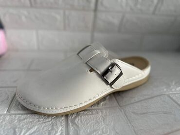 Papuče: 41-45
1500din — 6