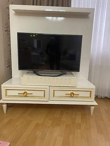 mebillər: TV — 1