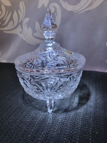 Kuhinjski setovi: Kristalna nova bombonijera Zajecar 70te. Bombonijera,kristal sa 3 — 3