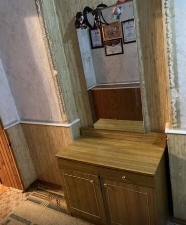 срочно связи переездом: Уктоочу бөлмө гарнитуру, Колдонулган, Бир кишилик керебет, Тумба, Кыргызстан