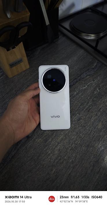 realme 13 pro: Vivo X200 Pro, Б/у, 512 ГБ, цвет - Белый — 1