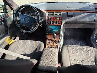 lasvit 1998: Mercedes-Benz E 240: 2.4 l | 1998 il Sedan — 3