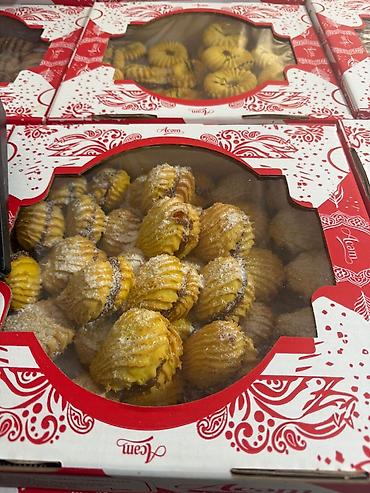 kərəm yağı: Məhsul: Qutuda assorti peçenye Təsvir: - Klassik şirniyyat assortisi — 8
