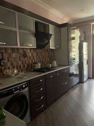 Uzunmüddətli kirayə mənzillər: Mənzil kirayə verilir. 3 otaq, 19.8 mərtəbə, 90 kv, tam əşyalı — 11