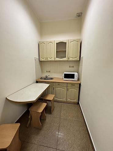 Аренда офисов: Сдаю Офис целиком: 300 м², В жилом комплексе, С ремонтом, Первая линия, С отдельным входом, С отдельным санузлом — 29