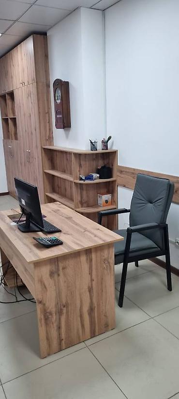 Аренда офисов: Аренда офисов, 65 м², В бизнес центре, 1 линия, С оборудованием, С отдельной кухней — 13