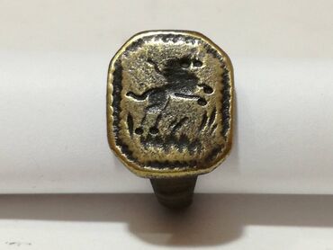 Ostali antikviteti: Anticki prsten - motiv konja u skoku Lep primerak prstena Materijal — 4