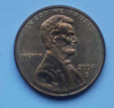and 1 harmonika patike: AmeričkiA UNC Lincoln “Wheat/Memorial” penny – 1 cent, godina 2004 — 1