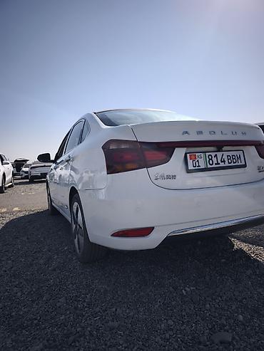 voyah h97: Dongfeng : 2021 г., Электромобиль, Седан — 3