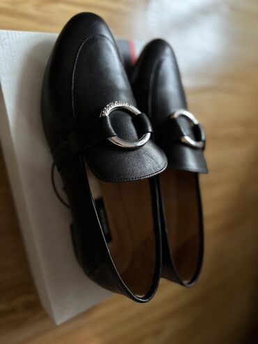 женская обувь 41 размер: Лоферы новые кожаные турецкие 41 размера
