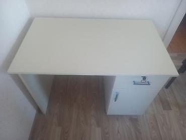 ref: Düz masa, Stulsuz, Polkalı, Siyirməli, Sadə laminat — 1