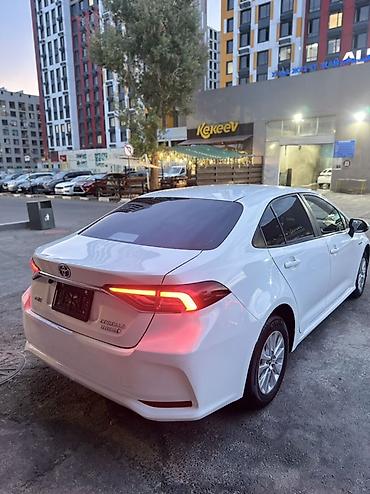 св: Toyota Corolla: 2019 г., 1.8 л, Вариатор, Гибрид, Седан — 3