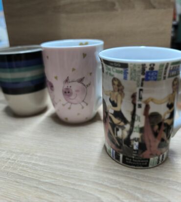 Стаканы: Набор разномастных кружек, 16 штук. За все 600 сом — 7