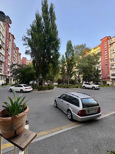 Mənzillər: Bakı, Yeni Yasamal, 4 otaqlı, Köhnə tikili, m. İnşaatçılar, 110 kv. m — 3