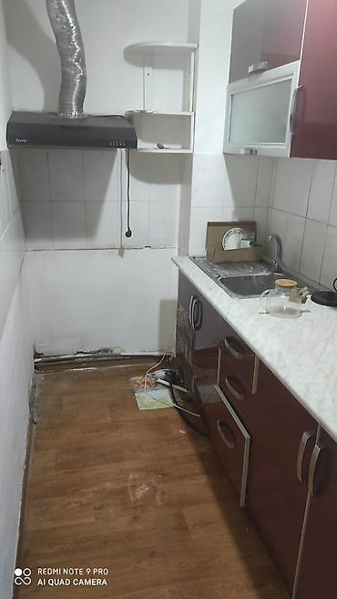12 мкр сдаю: Сдаётся 3 комнатная квартира в 12 мкр, частично с мебелью — 9