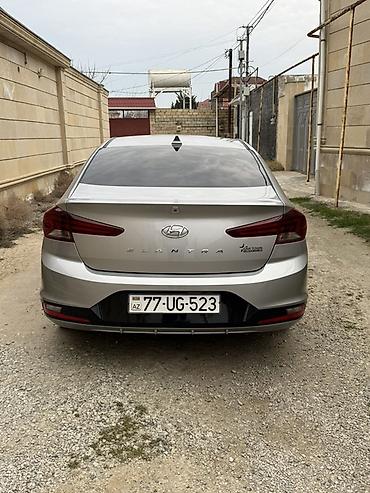 hyundai veracruz: Hyundai Elantra sedan - Korpus: gümüş rəng, aqressiv ön panjur və — 3