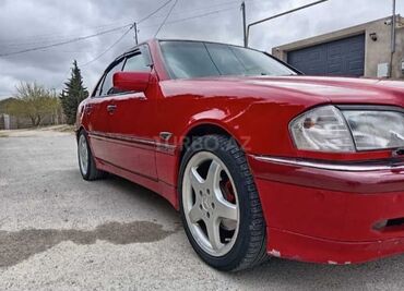 Mercedes-Benz: Mercedes-Benz C‑Class (W202) sedan, qırmızı rəng. - Kuzov: 4 qapılı — 16