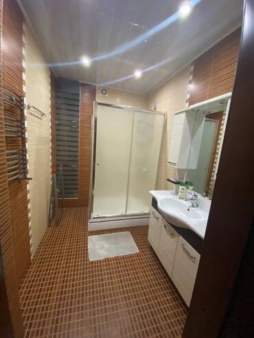 Uzunmüddətli kirayə mənzillər: Nərimanov metrosunun yaxınlığında su sonasına yaxın yerləşən ümumi — 7