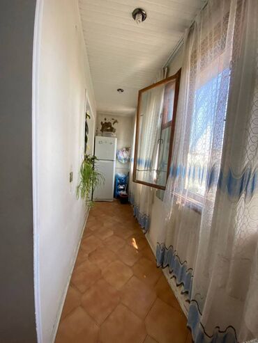 Köhnə tikili: Bakı, 3 otaqlı, Köhnə tikili, m. Xalqlar Dostluğu, 81 kv. m — 3