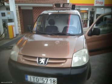 Transport: Peugeot Partner: 1.9 l | 2003 year | 200000 km. Van/Minivan
