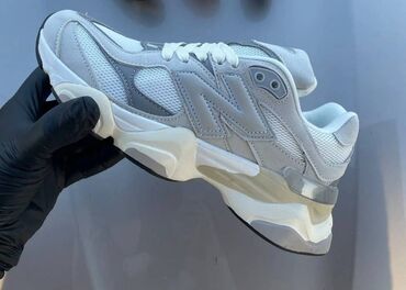 Patike: New balance 9060 patike

Novo
Brojevi 36 do 41

fb Moja Kupovina 1 — 6