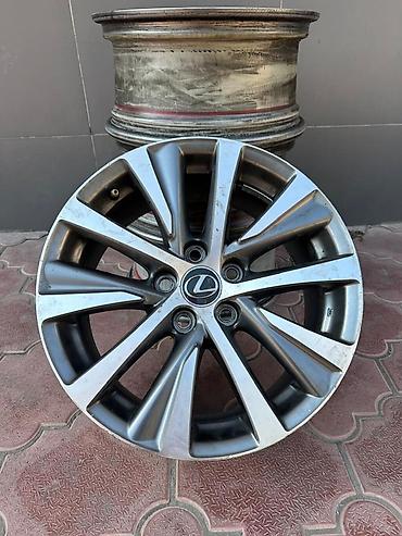 на вариант: Литые Диски R 17 Lexus, Комплект, отверстий - 5, Б/у — 1